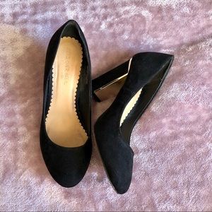 Black and Gold Detailed Court Heel